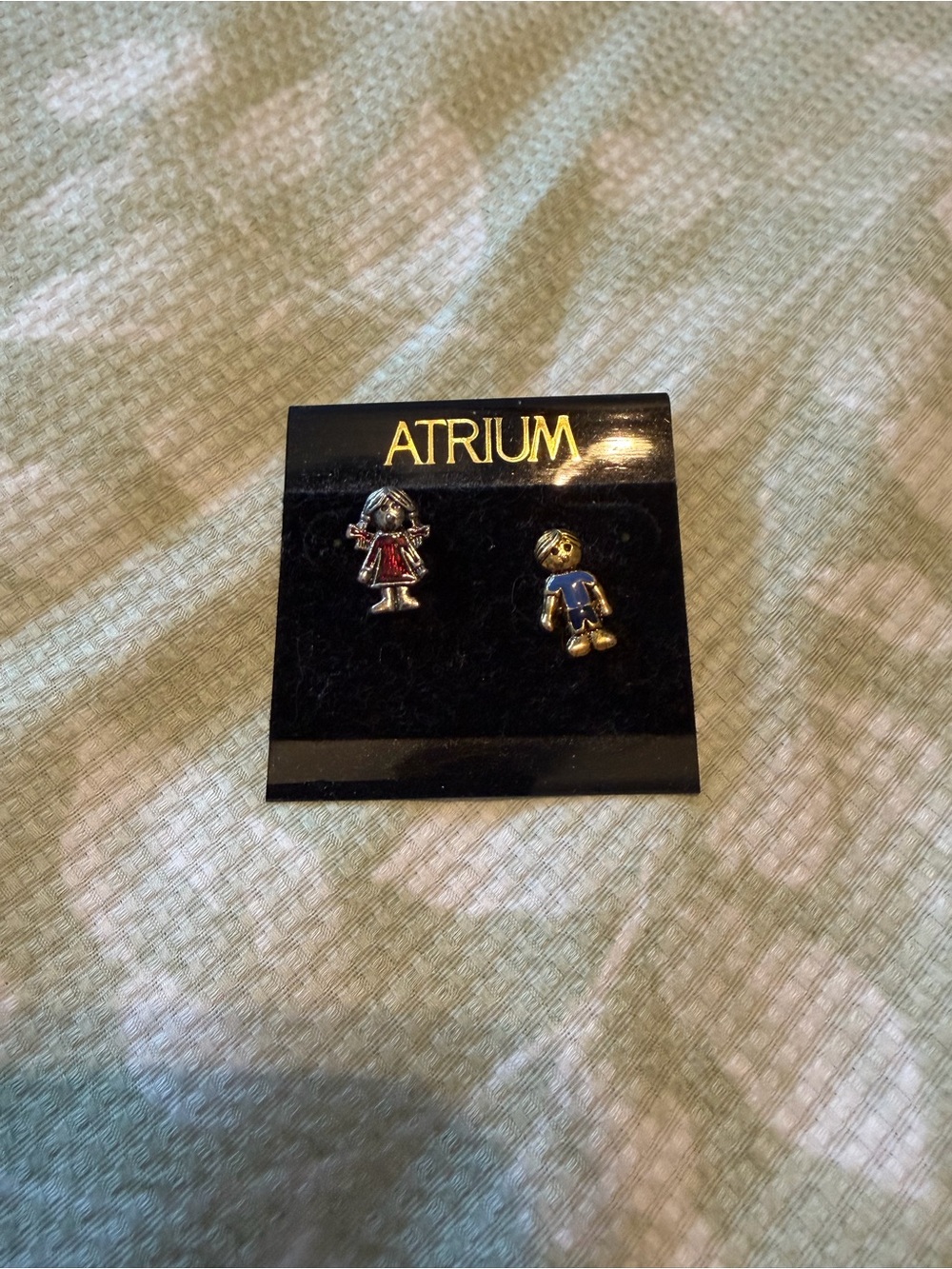 Vintage Atrium Pin Set